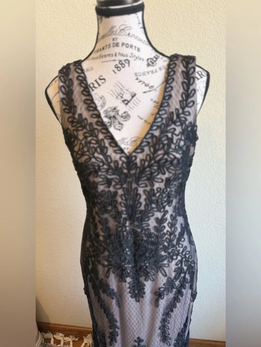 Cachet Embroidered Tulle Mermaid Gown-Size 8-NWOT - Picture 5 of 16